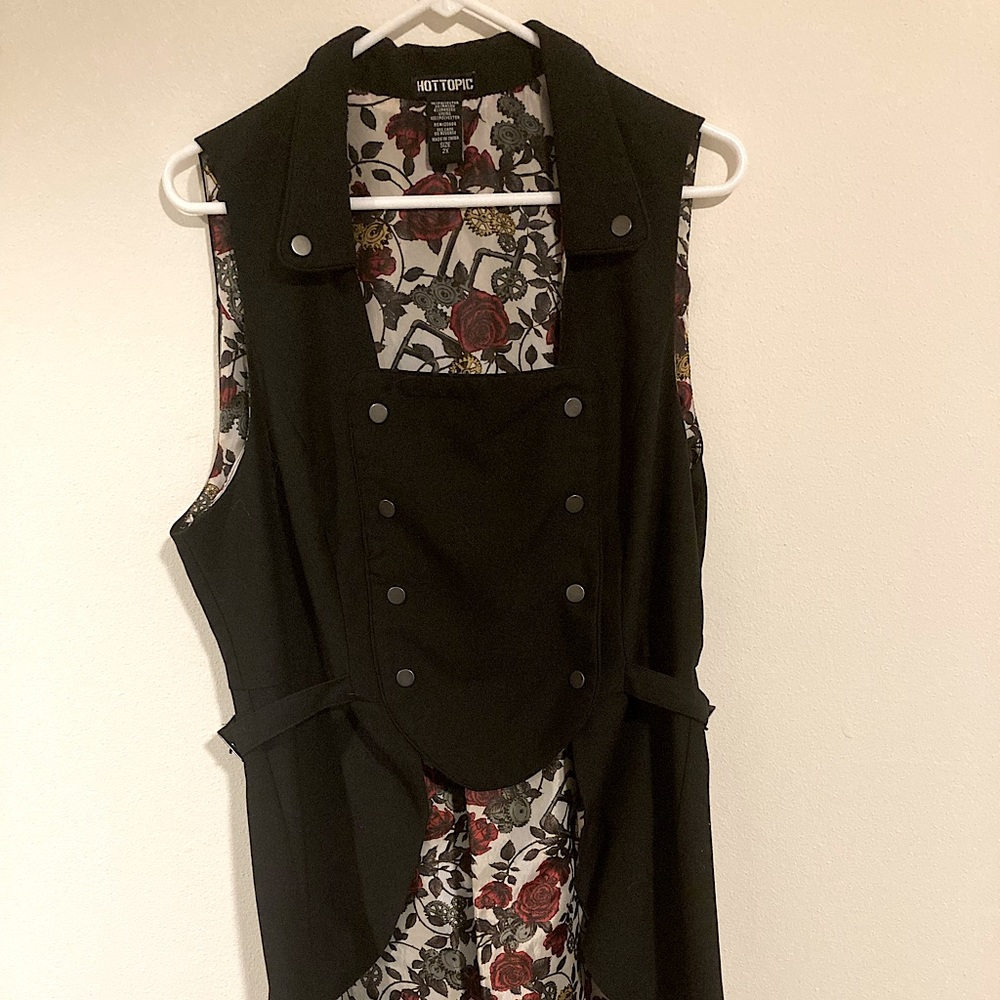 HotTopic Long Tailed Vest Floral Print Lining Size 2x Adjustable Side Buckles